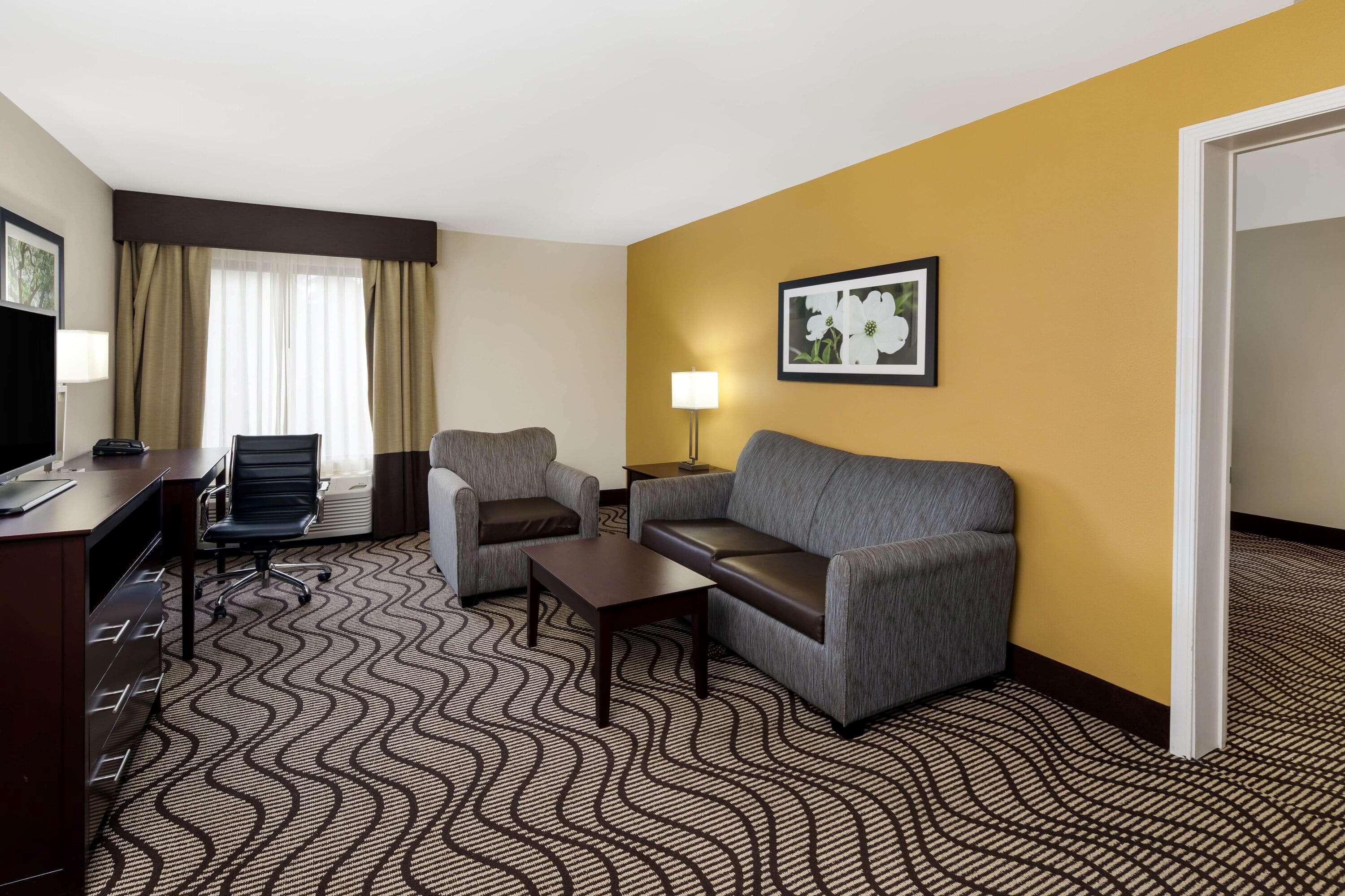 Отель La Quinta By Wyndham Lagrange / I-85 Экстерьер фото
