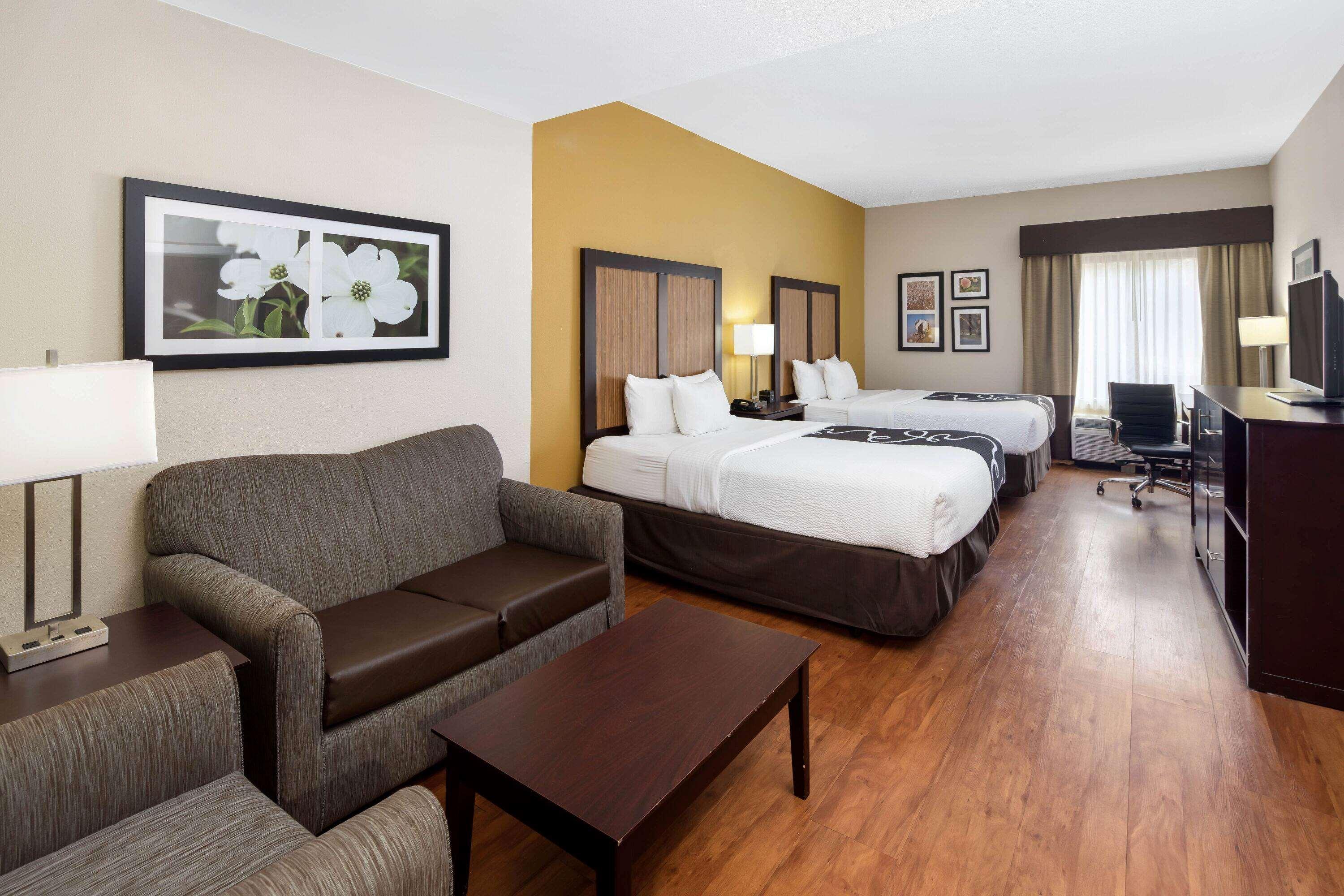 Отель La Quinta By Wyndham Lagrange / I-85 Экстерьер фото