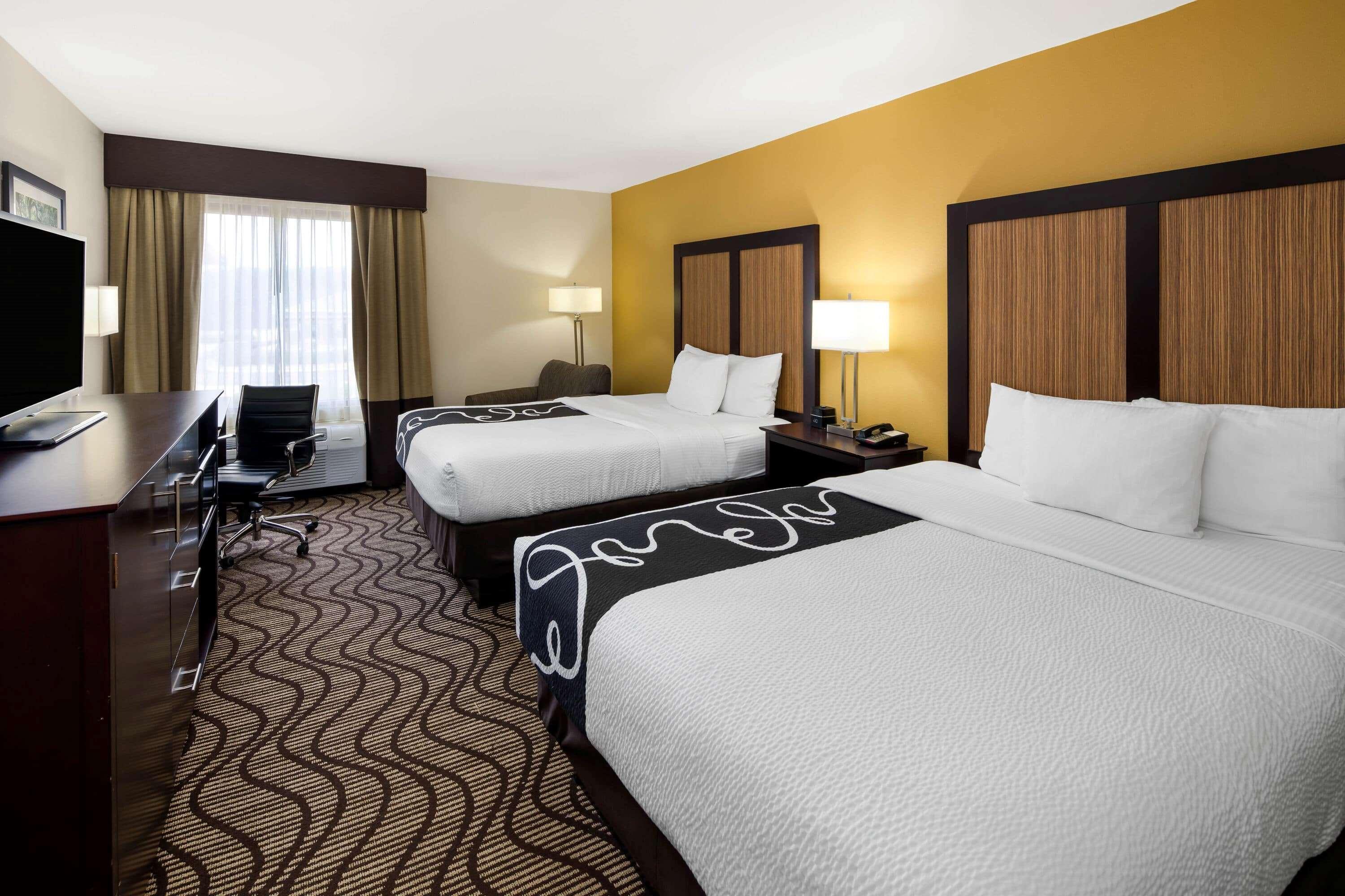 Отель La Quinta By Wyndham Lagrange / I-85 Экстерьер фото