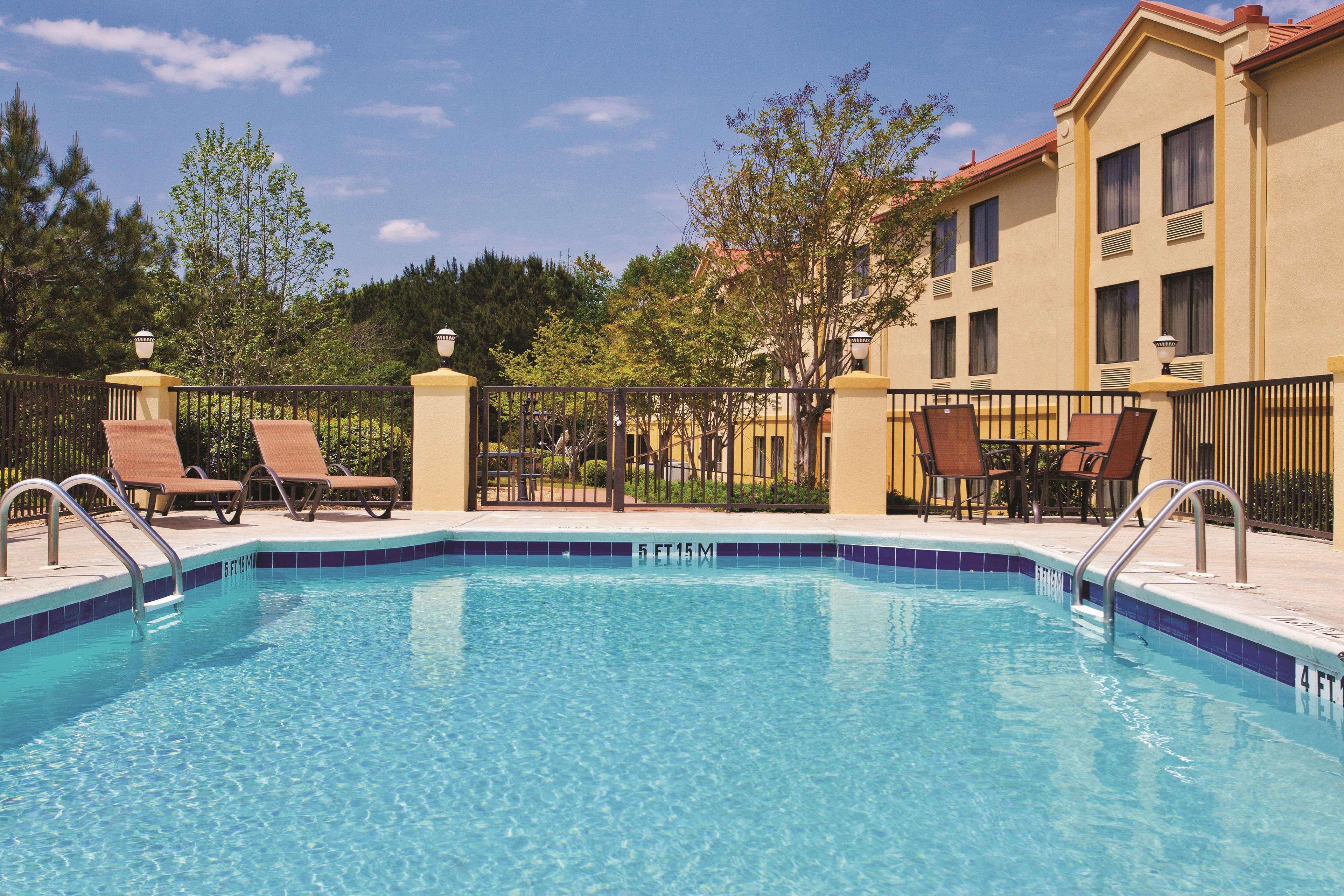 Отель La Quinta By Wyndham Lagrange / I-85 Экстерьер фото